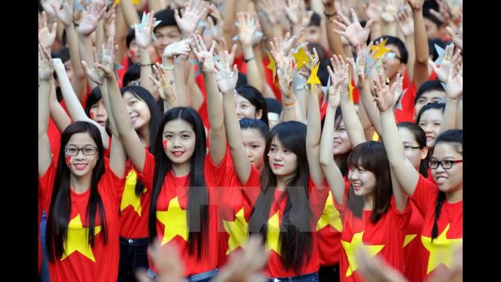 Hotspot Matrix và Gái Pháp mê tít 2 kiểu váy xinh như thơ, diện từ hè năm này sang năm