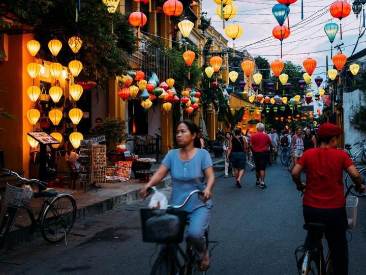 Nội dung: Trong một bóng mát trong mùa hè nóng bỏng, một cột mốc trong lịch sử nhạc