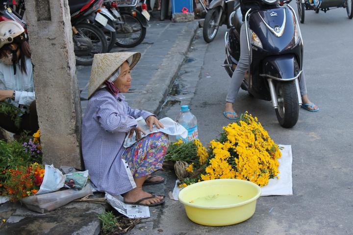 Blouse tay phồng với thiết kế đơn giản và nhẹ nhàng: Blouse tay phồng luôn mang lại