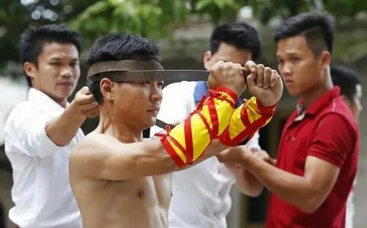 Hotspot Matrix và 2 kiểu áo hot nhất hè này: Giá chưa đến 100k mà giúp vóc dáng thon thả